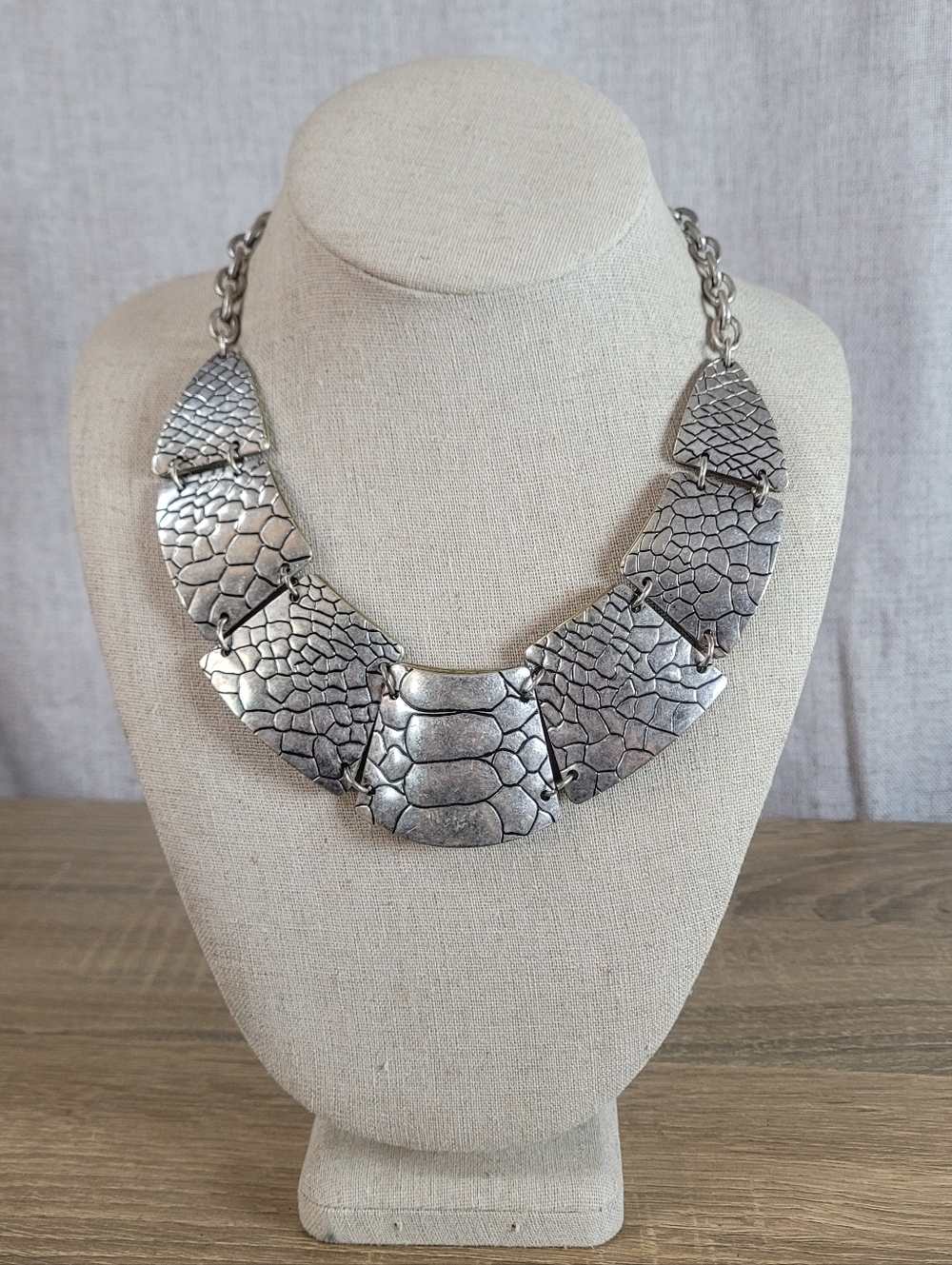 Premier Designs Hammered Silver Statement Collar Necklace Exotic Animals
